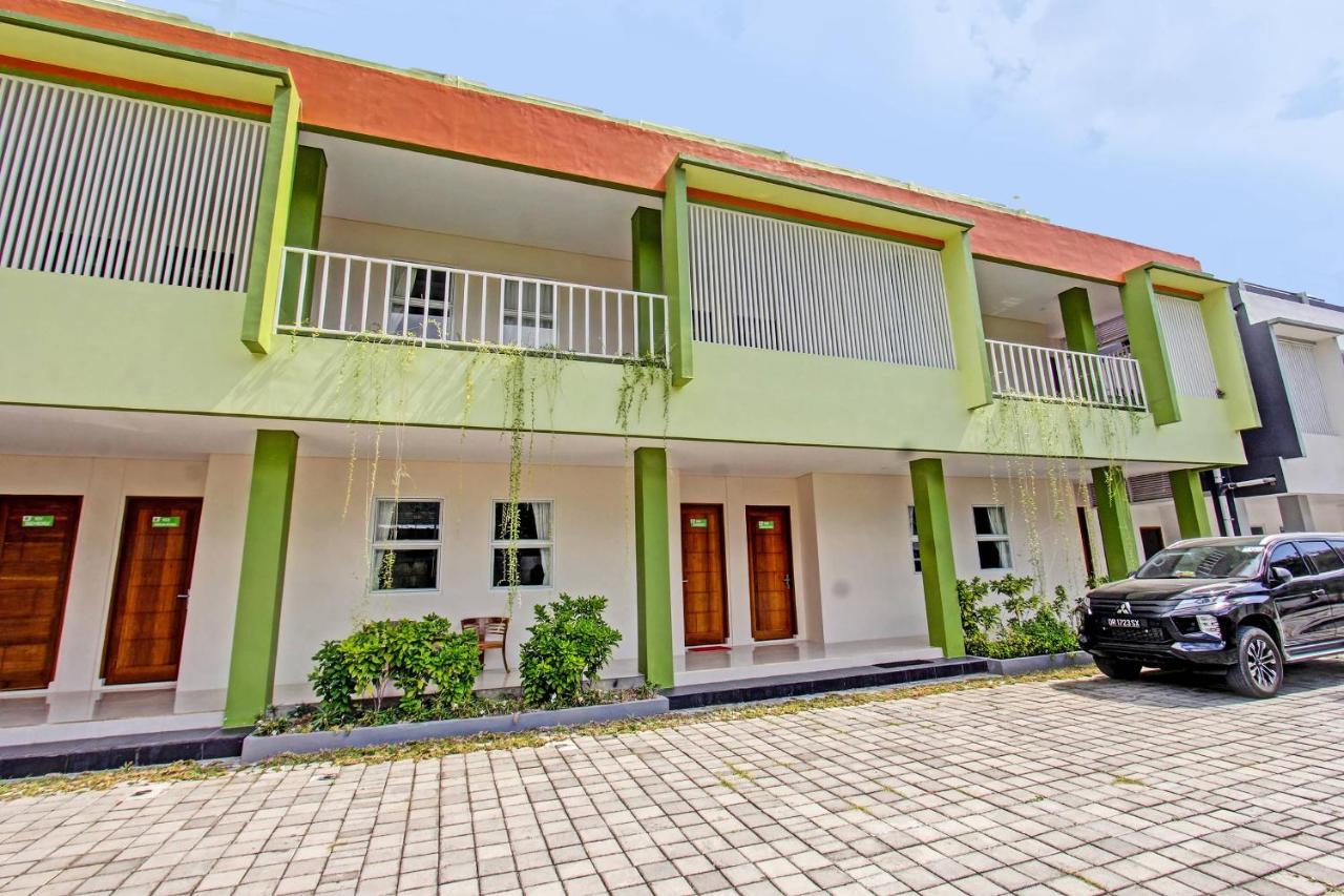 Capital O 91384 Rintaka Residence Senggigi Bagian luar foto